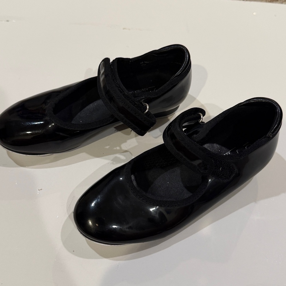 Freestyle girls Black Glossy tap shoes - size 10